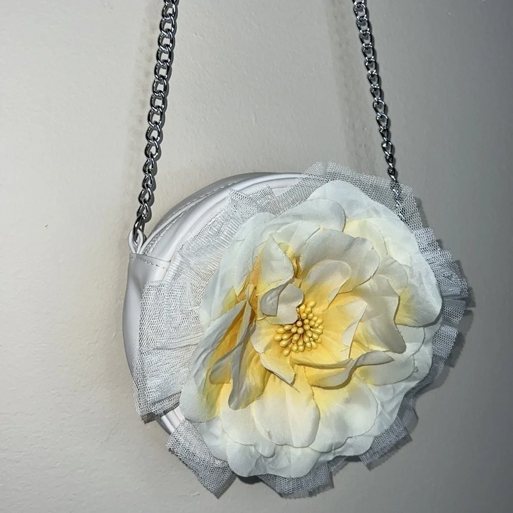 3/$25 🍄 Children’s Place Girl’s Yellow Flower Shoulder Bag Silver chain strap